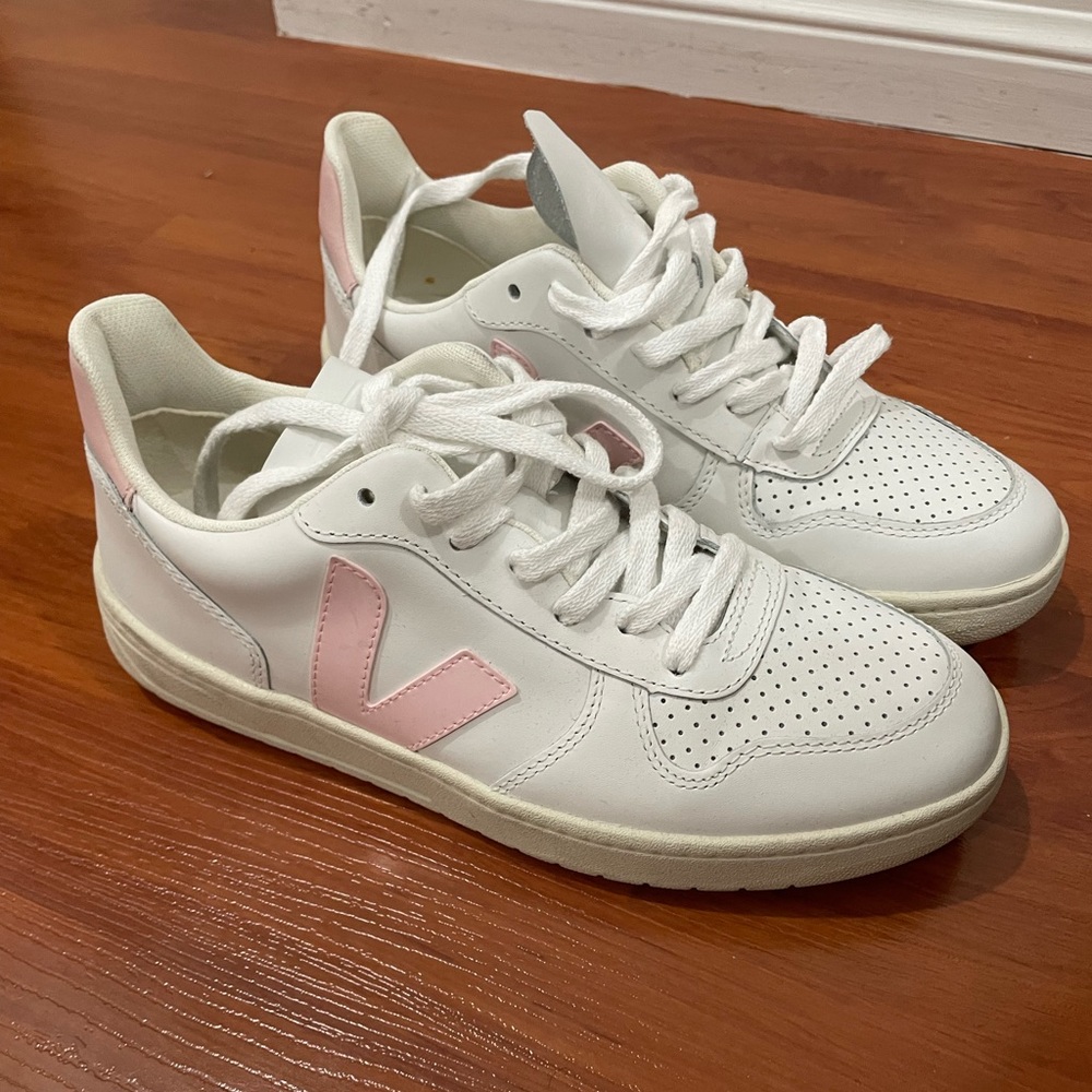 Veja V-10 low top sneakers
